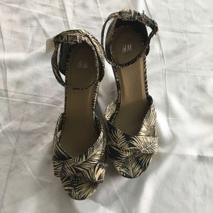 Last chance! Or elsewhere they’ll be donated. H&M Tropical wedge sandals